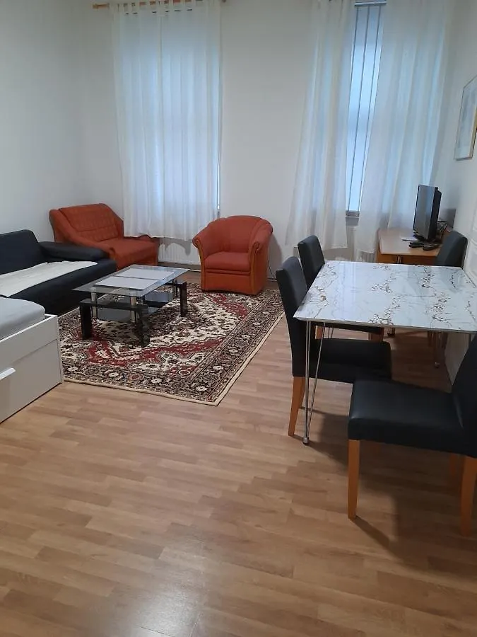 Ferienwohnung Schloessel 10 Wien 0*,